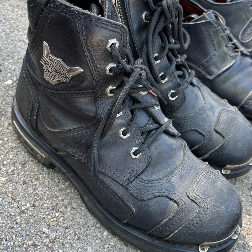 Harley-Davidson Black Leather Boots for Rugged Adventures